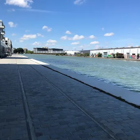 Magnifique Paris, Bord Du Canal Apartment